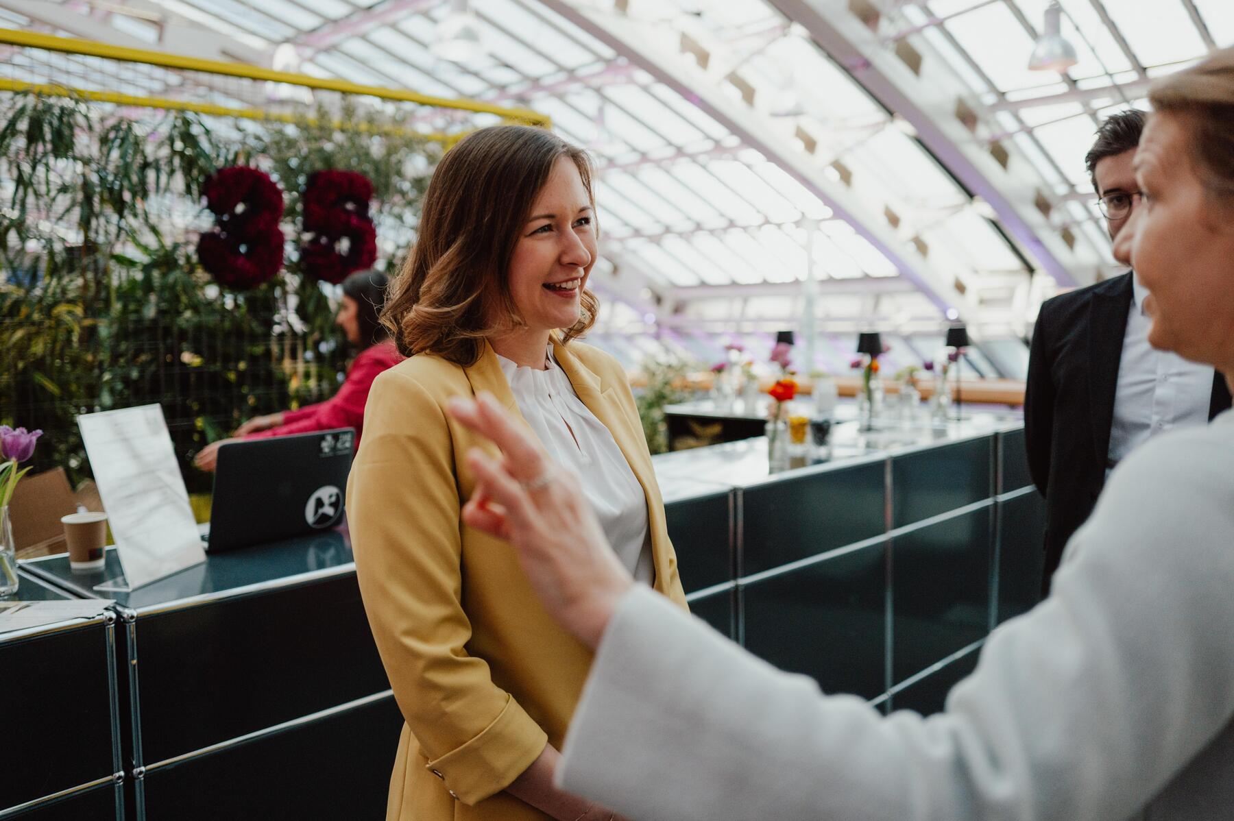 Strafe für Abbruch von Integrationskursen: Ministerin Bauer sieht Gesetz „beschlussreif“