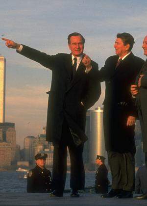 Ade, Kalter Krieg! George Bush, Ronald Reagan und Michail Gorbatschow vor der inzwischen historischen Kulisse von New York.