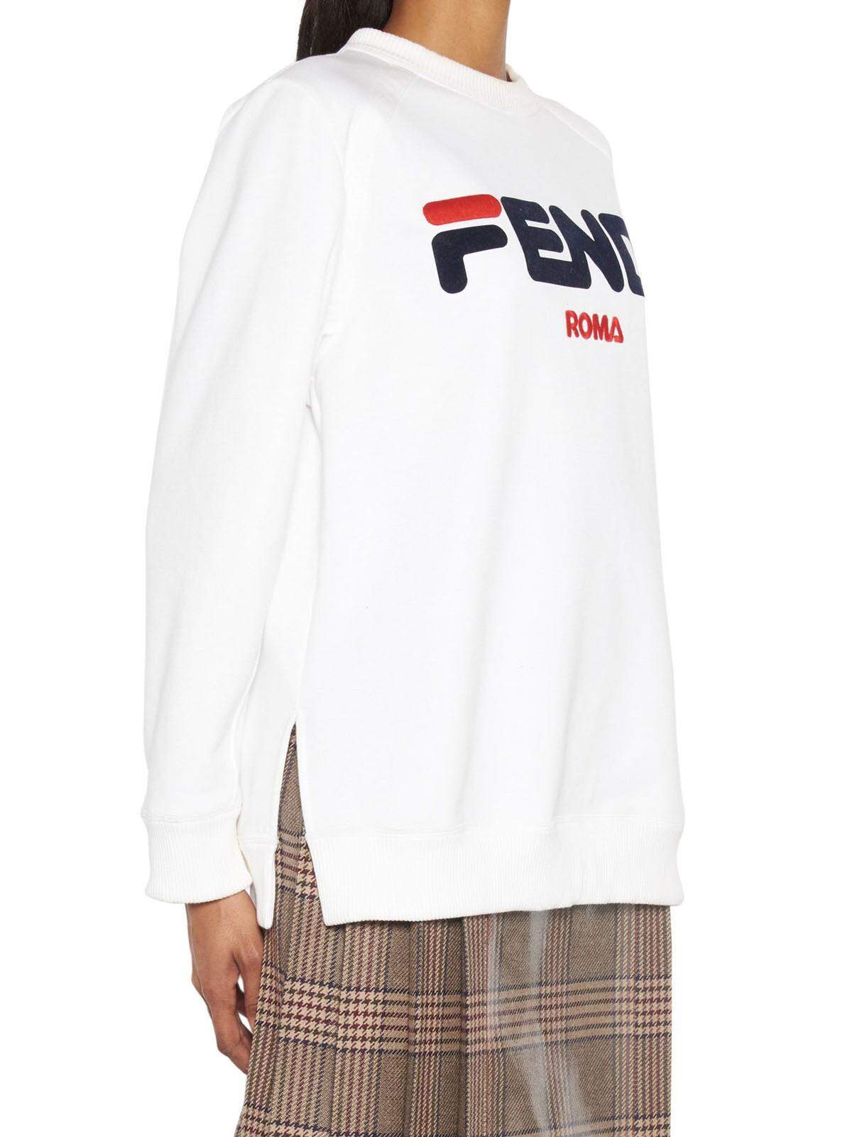 Dass sportlicher Streetstyle in aller Munde ist, zeigt auch dieses Beispiel. Das Fendi-Logo im Fila-Stil stellte sich als sehr erfolgreich heraus.