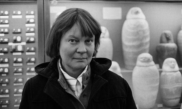  Iris Murdoch 1977, im Jahr ihrer beginnenden Alzheimer-Erkrankung.