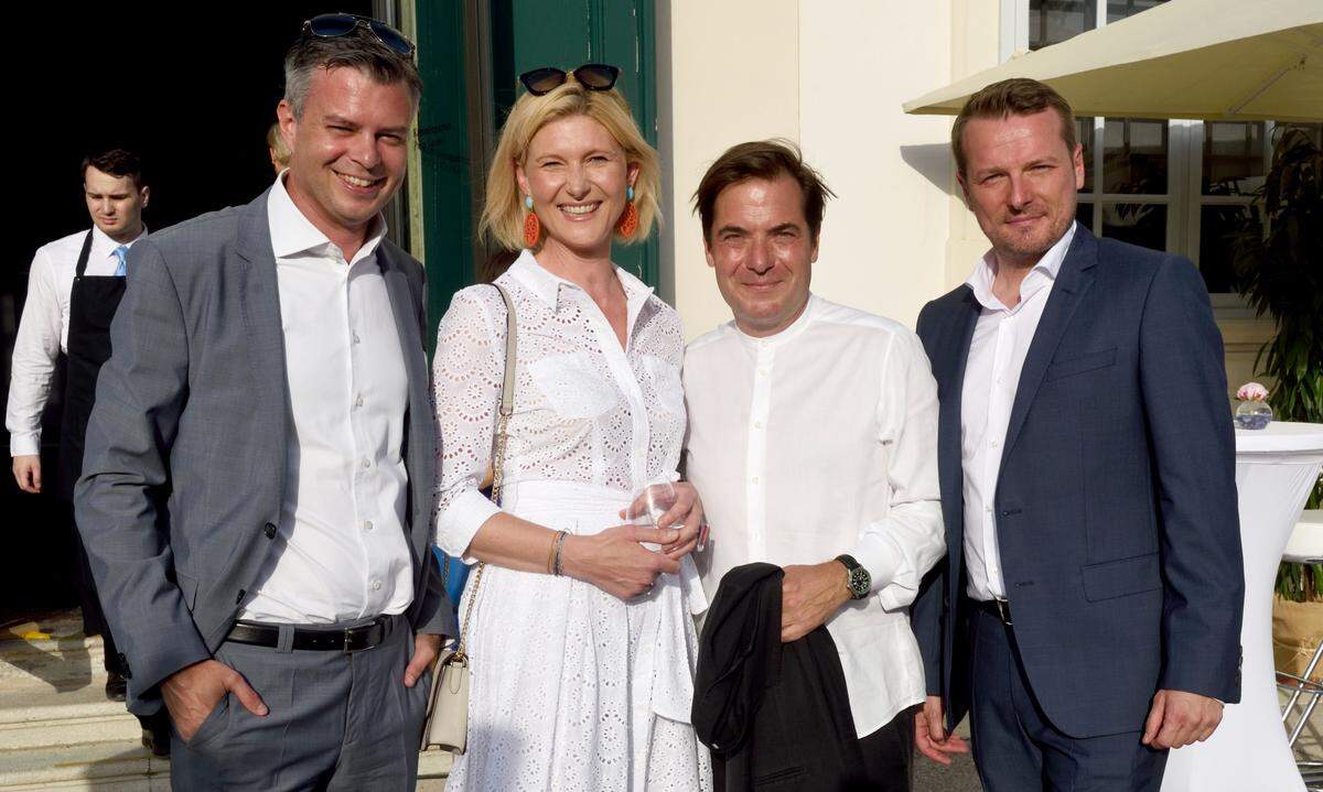 A1 Telekom Austria Group-CEO Thomas Arnoldner, Bernadette Arnoldner neben Rainer Nowak und Herwig Langanger.
