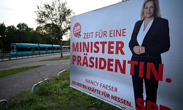 Geht es nach den Umfragen, muss Nancy Faeser hoffen, dass sie zumindest deutsche Innenministerin bleiben kann. 