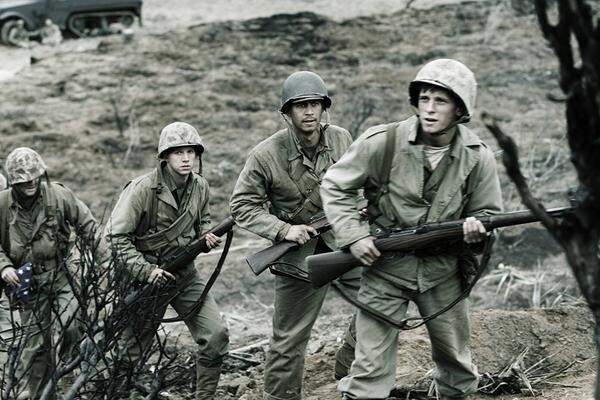 Clint Eastwood brachte 2006 zwei Filme über die Schlacht um Iwojima 1945 heraus, "Letters from Iwo Jima schildert die japanische Sicht, "Flags of Our Fathers" porträtiert jene sechs Soldaten, die die amerikanische Flagge auf der japanischen Insel Iwojima im Zweiten Weltkrieg gehisst hatten. Durch die nachträglich von Joe Rosenthal inszenierte Fotografie wurden sie berühmt. Walker spielt einen von ihnen, den Marinesoldaten Hank Hansen. Das Drehbuch stammt von Paul Haggis.
