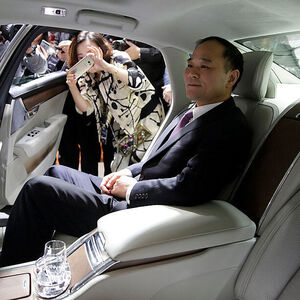 Genug gekauft? Der chinesische Autobauer Geely übernahm Volvo 2010. Hier Gründer Li Shufu beim Probesitzen im S90.