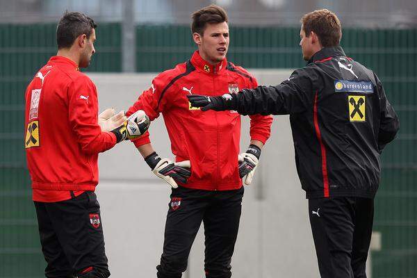 Heinz Lindner, Lukas Königshofer und Ramazan Özcan matchen sich um die Nummer eins. Lindner und Königshofer sind in der Liga immer wieder für Patzer gut. Özcan, bei Ingolstadt in der zweiten deutschen Liga eine Bank, könnte der lachende Dritte sein.