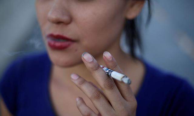 Rauchen kommt vielerorts aus der Mode. Aber ein Tabakkonzern hat so reagiert, dass die Aktie richtig attraktiv wird.