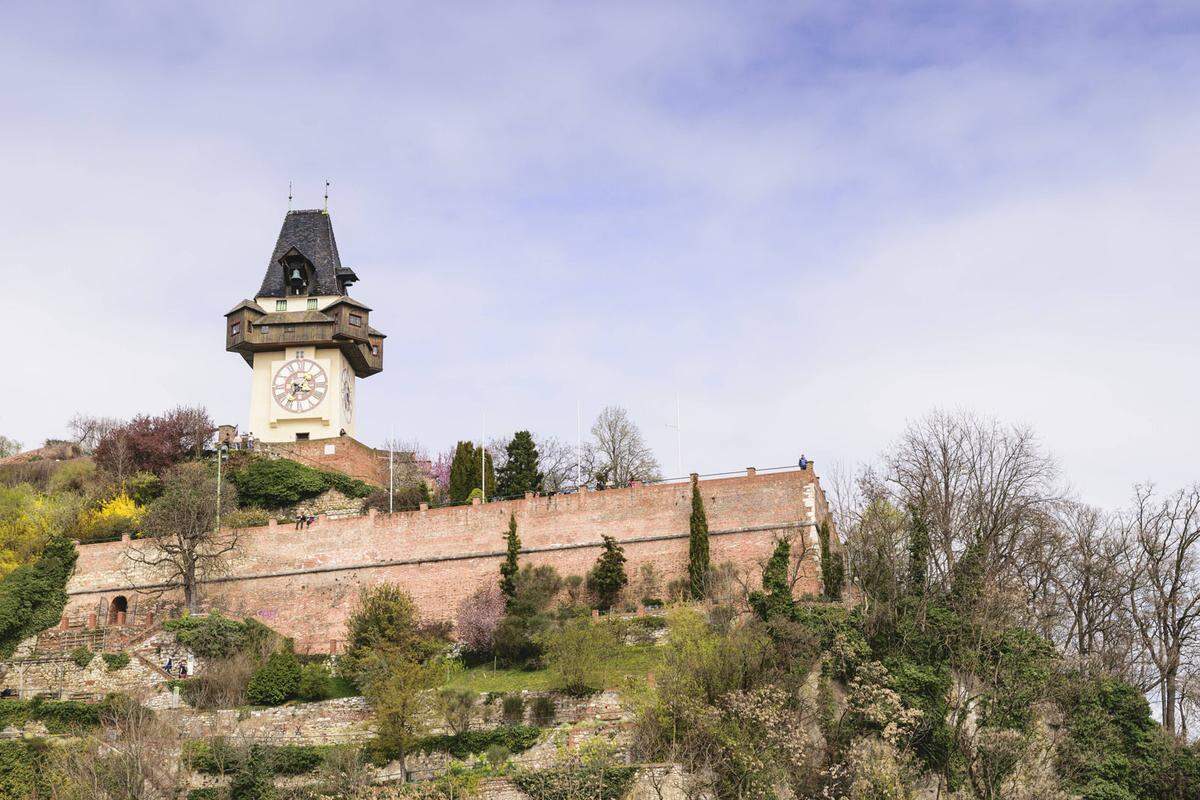 Weniger Berg, mehr Ausflugsziel. Das ist wohl auch vom Grazer Schloßberg mit 29.178 Beiträgen, der nur 123 Meter über dem Grazer Hauptplatz liegt, zu sagen.