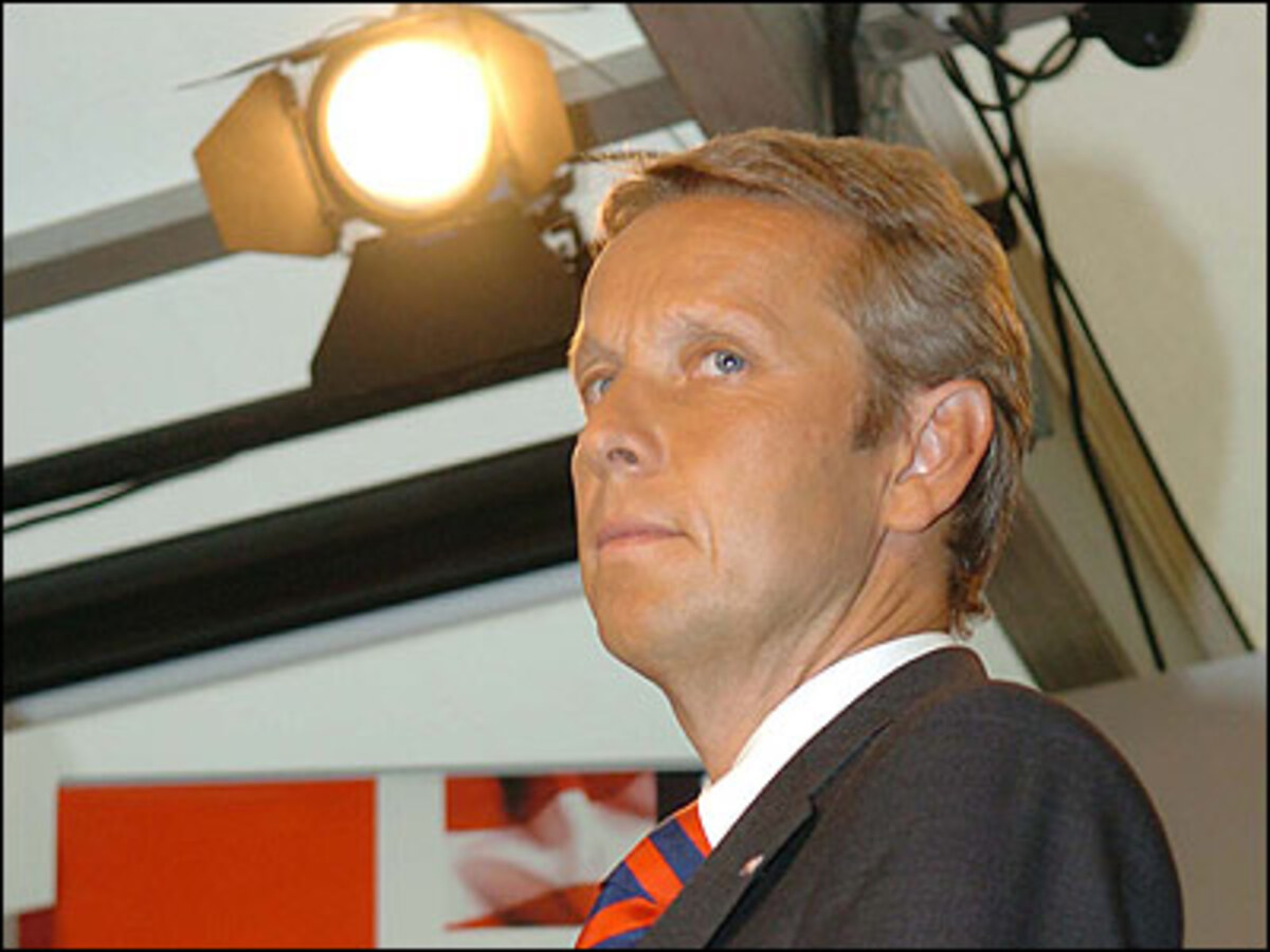 "Die Aussagen des Ex-Kanzlers (Franz Vranitzky, Anm.) deuten auch daraufhin, dass dieser bereits die Verhandlungsführung mit den Grünen übernommen hat." VP-Generalsekretär Reinhold Lopatka