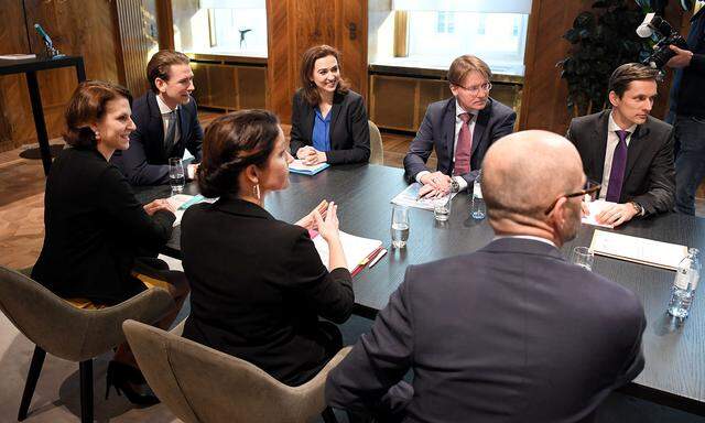Kein runder Tisch, aber eine Aussprache: Kanzler Sebastian Kurz, Kanzleramtsministerin Karoline Edtstadler und Justizministerin Alma Zadić trafen sich mit Justizvertretern.
