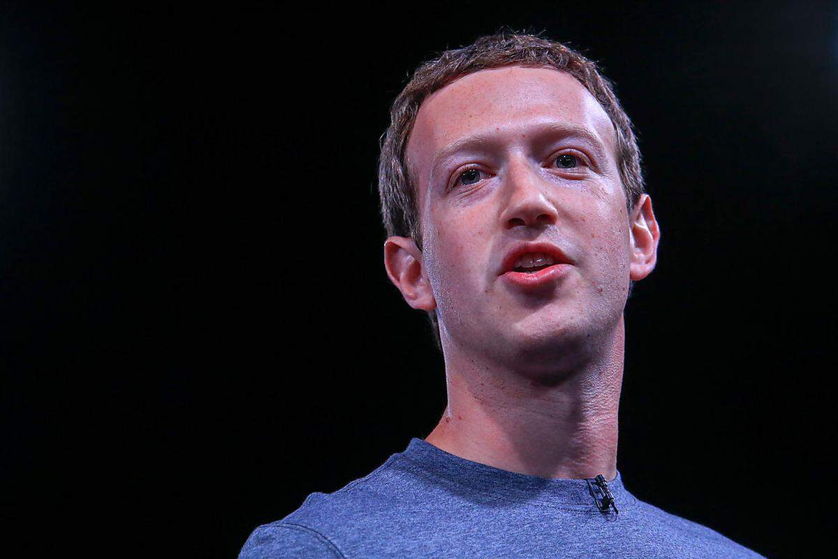 Der Facebook-Gründer ist gerade einmal 32 Jahre alt und schon einer der fünf reichsten Männer der Welt. Heuer ist sein vermögen von 44,6 Milliarden auf 56 Milliarden Dollar gewachsen. Bisher ging es immer weiter bergauf: Ob Zuckerberg wohl bald den ersten Platz einnimmt?  