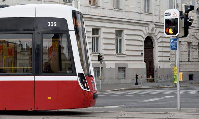 In Wien heißt es: Warten auf die Straßenbahn.