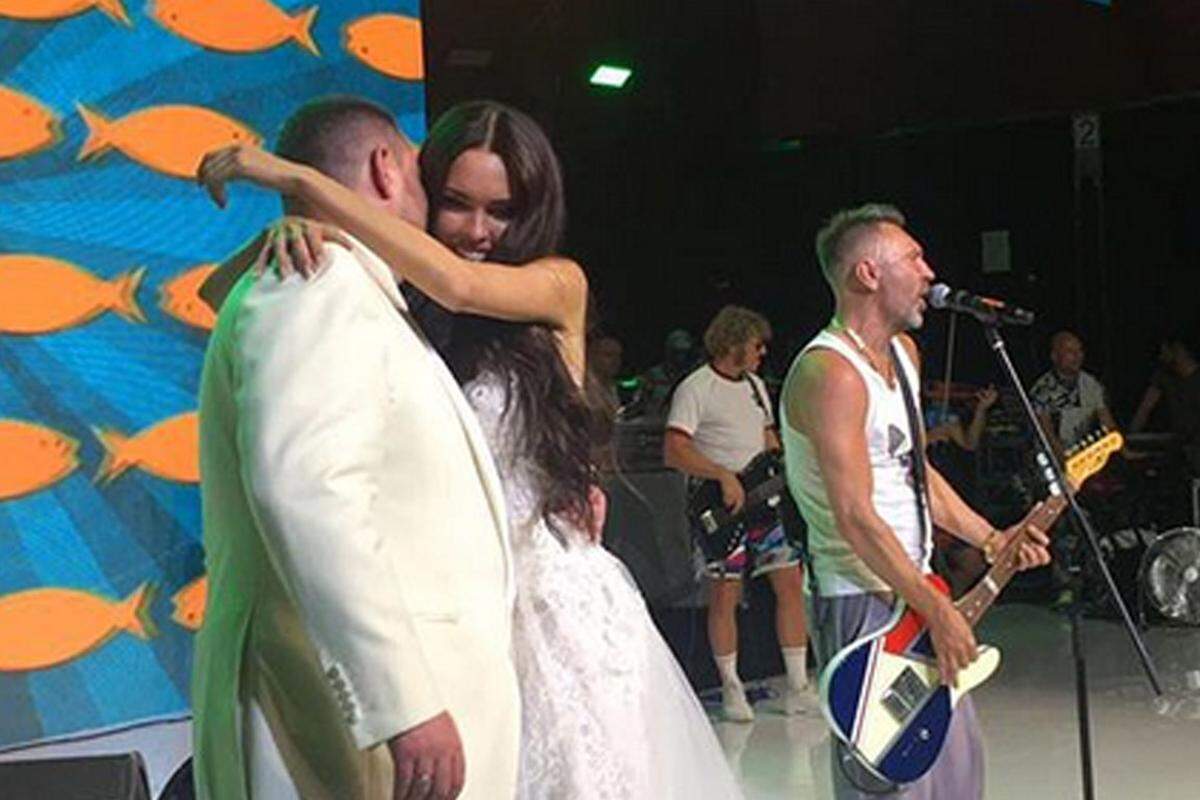 Auch die russische Sängerin Polina Gagarina, die Russland 2015 beim Eurovision Songcontest vertrat, sowie die russische Rockband Leningrad (im Bild) hielten die Gäste bei Laune.