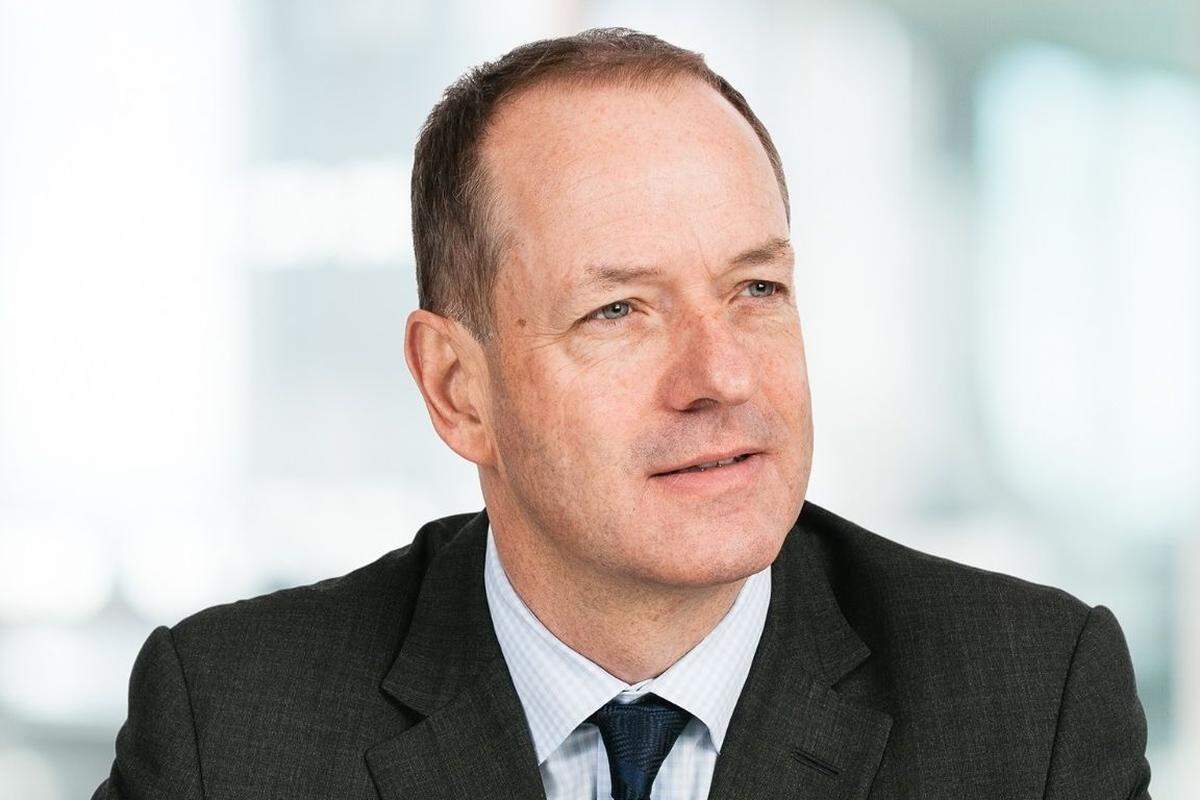Sir Andrew Witty verdiente 2015 als CEO vom britischen GlaxoSmithKline, einem der weltweit führenden Pharma- und Gesundheitsunternehmen, mehr als 10,8 Millionen Euro. Auch er wird seine Spitzenposition im Konzern zu Beginn 2017 zurückzulegen.
