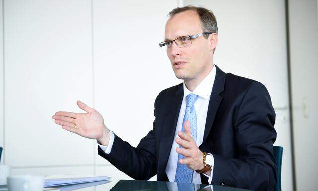 Hauptverbandschef Alexander Biach (43) war Büroleiter von Reinhold Mitterlehner in der Wirtschaftskammer und ist ÖVP-Bezirksparteichef in Margareten. Er ist promovierter Betriebswirt.