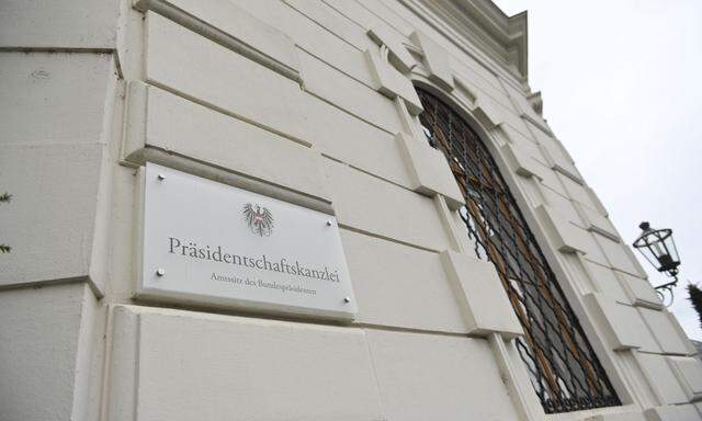 Der Eingang zum Leopoldinischen Trakt der Hofburg mit der Präsidentschaftskanzlei, dem Amtssitz des Bundespräsidenten