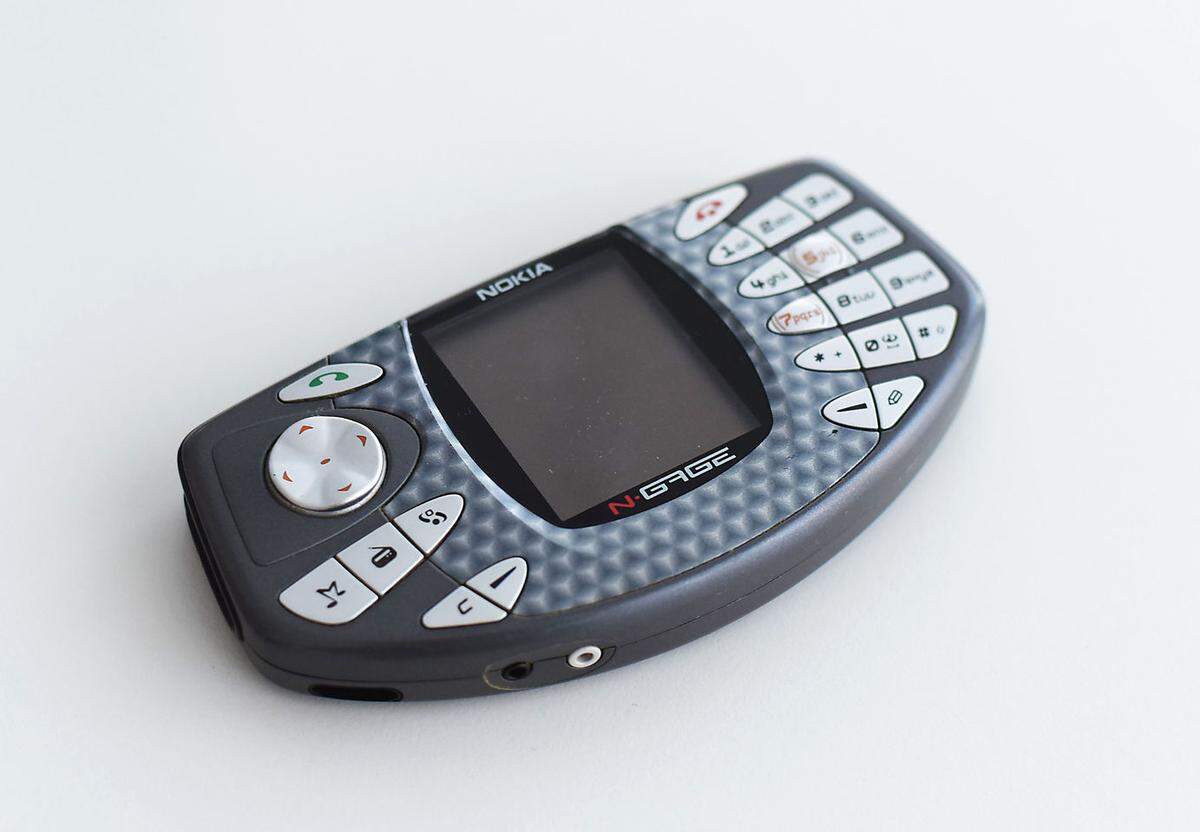Produkt-Flops sind für Unternehmen nicht besonders schön anzusehen - für Besucher des Museum of Failure in der schwedischen Stadt Helsingborg (Eröffnungstag: 7. Juni) ist das anders: Hier werden große Produktfehlentwicklungen zelebriert. So wie zum Beispiel das Nokia-Handy "N-Gage", das 2003 als Kreuzung zwischen Mobiltelefon und Spielekonsole herausgegeben wurde.