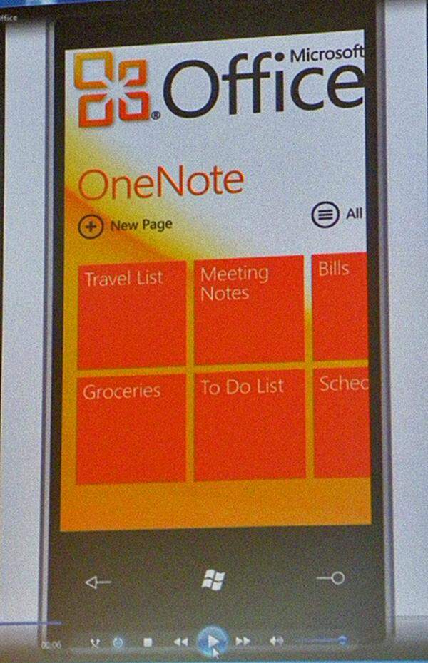 Zum Arbeiten bieten Windows Phones außerdem eine umfassende Integration von Office. Bei der Präsentation in Barcelona wurden vor allem die Vorzüge von dem Notiz-Programm One Note betont. Notizen können dort sowohl schriftlich, als auch über Spracheingabe oder Fotos angelegt werden.
