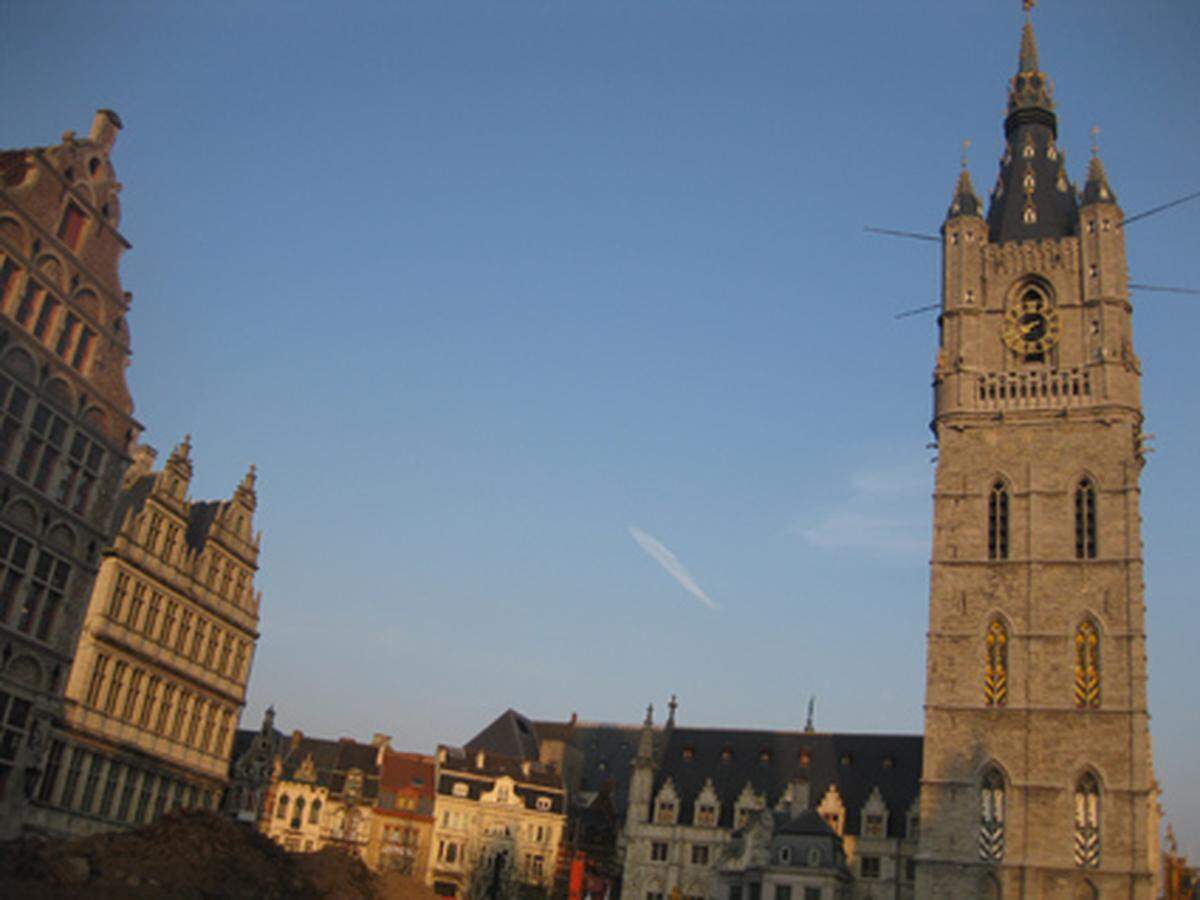 Der Belfried ist der spektakulärste Glockenturm im Zentrum – Belfriede sind nicht-kirchliche Bauten, in denen die Zünfte regierten.