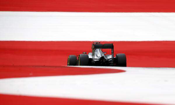 2016 fand Lewis Hamilton den schnellsten Weg durch das rot-weiß-rote Fahnenmeer, Pardon: Streckenlabyrinth