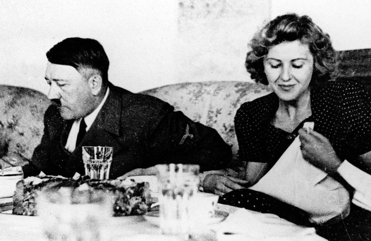Als Assistentin des offiziellen Fotografen des Nazi-Regimes lernte sie Adolf Hitler kennen, später wurde sie seine Lebensgefährtin. Am 30. April 1945 heiratete sie Hitler im Führerbunker und ging am folgenden Tag zusammen mit ihm in den Tod. Die Öffentlichkeit erfuhr erst danach von der Frau an der Seite des „Führers“.