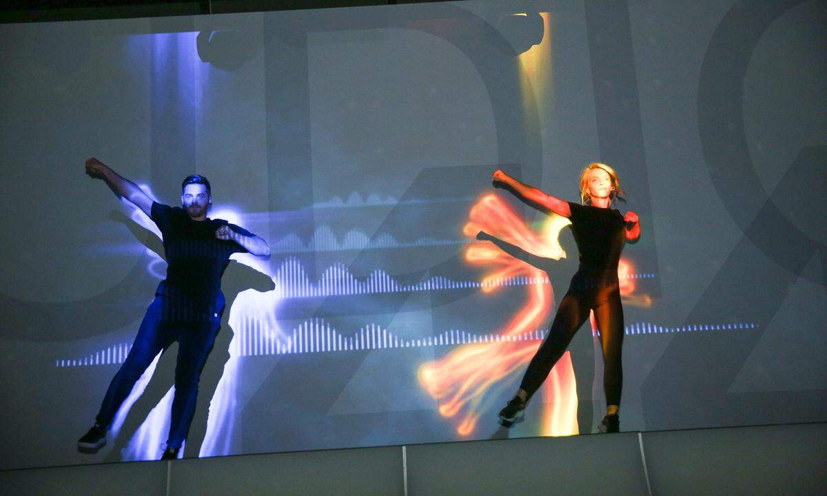 Eine Tanzshow mit digital erzeugtem Hintergrund stimmte auf die Übergabe der insgesamt sechs Digital Impuls Awards 2020 ein.