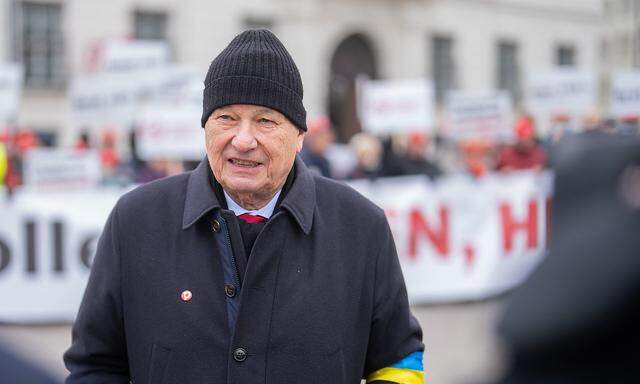 Peter Kostelka, Präsident des Pensionistenverbandes, bei einer Protestaktion wegen der Teuerung Anfang März.