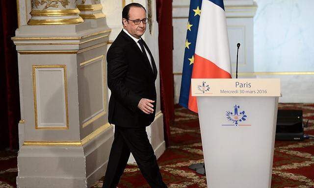 Francois Hollande muss seine Verfassung-Reform aufs Abstellgleis schieben.