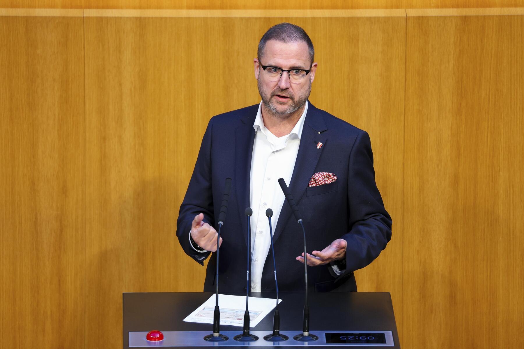 Austrian politician Hafenecker must retract 'money bag' claim against Meinl-Reisinger