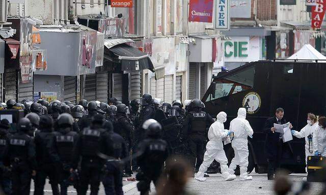 Bei der Razzia in Saint Denis wurden sieben Personen festgenommen.