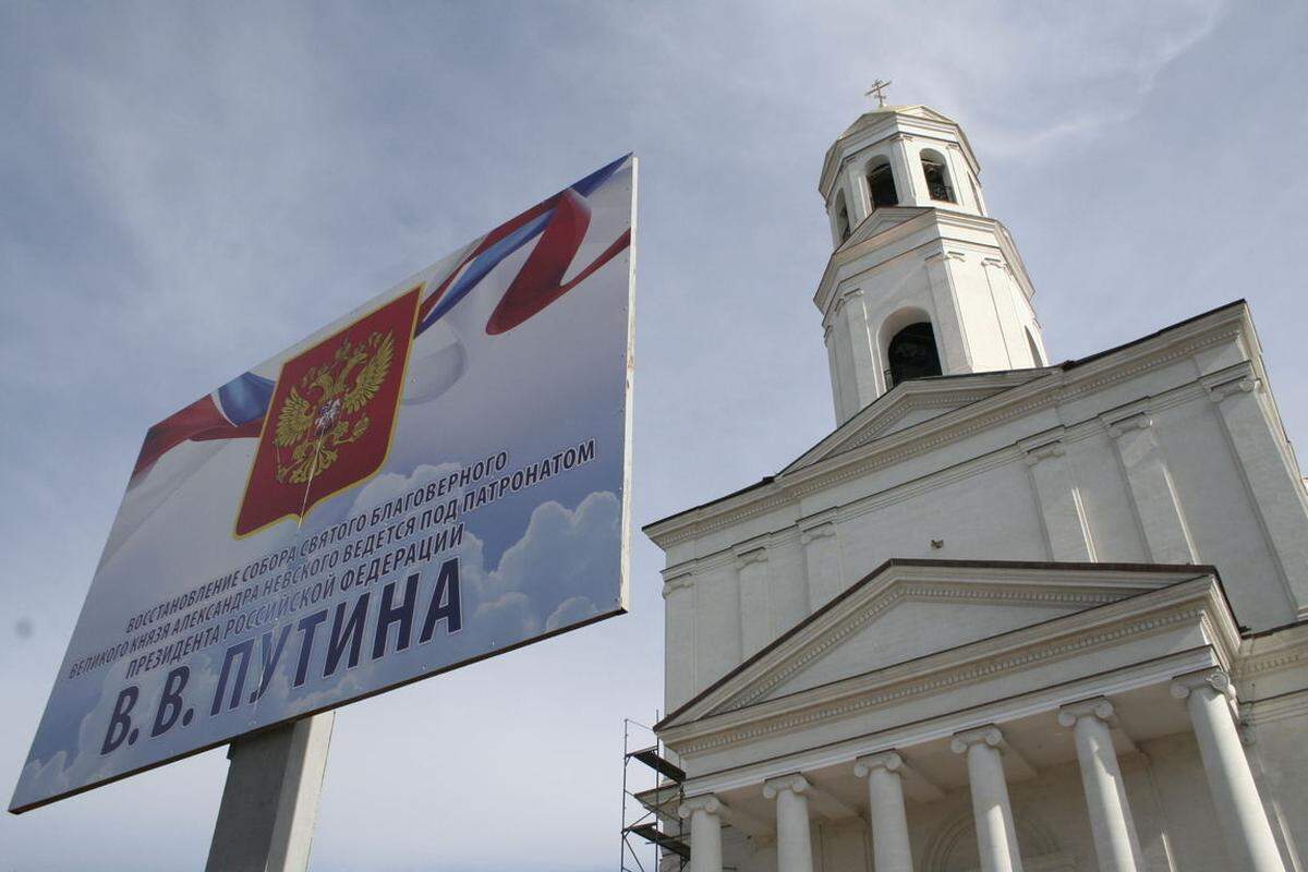 Russlands Präsident Wladimir Putin hat die Restaurierung einer Kathedrale unter seine persönliche Patronage genommen.