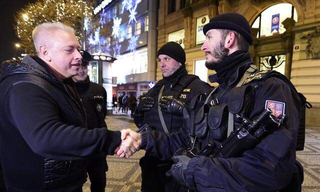 Innenminister Milan Chovanec will im Kampf gegen den Terror nicht nur die Polizei, sondern auch die Bürger aufrüsten.