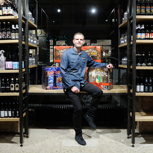  Biersommelier Markus Betz verkauft in der Gumpendorfer Straße rund 800 verschiedene Biere aus aller Welt.