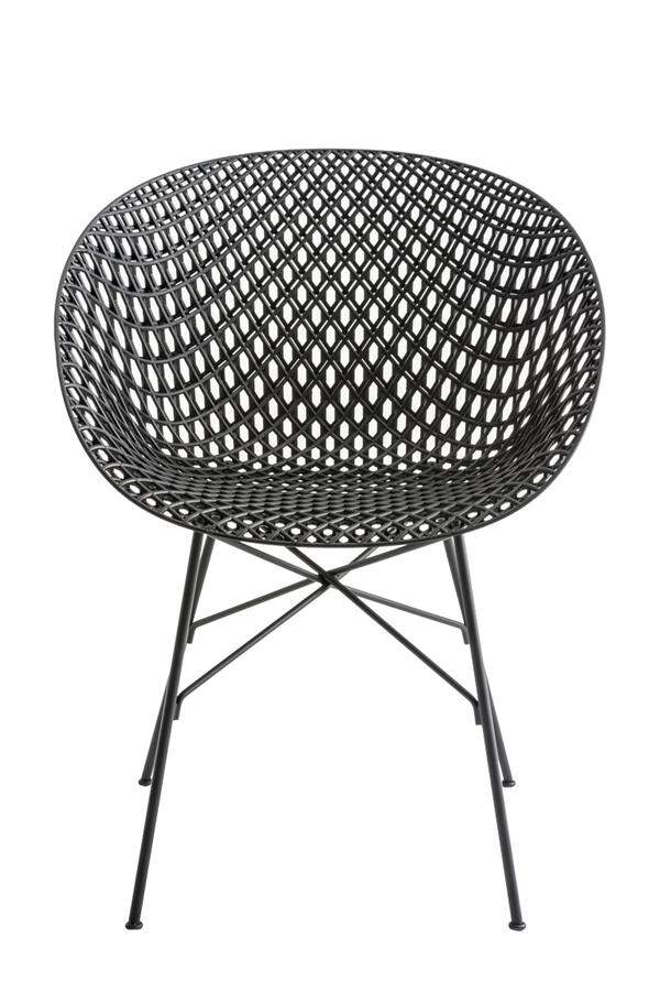 Tokujin Yoshioka entwarf den Stuhl „Matrix“ mit einem innovativen, leichten, dreidimensionalen Gestell.