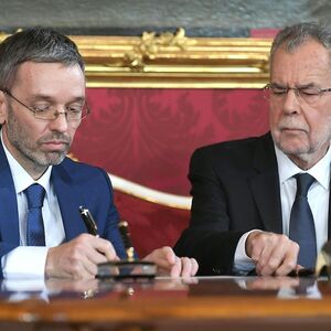 ANGELOBUNG DER �VP-FP�-BUNDESREGIERUNG: KICKL / VAN DER BELLEN