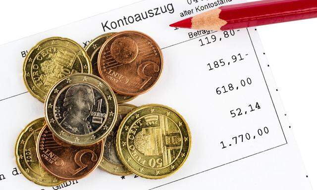 Der Kontoauszug einer Bank und einige M�nzen der Euro W�hrung McPBBO McPBBO