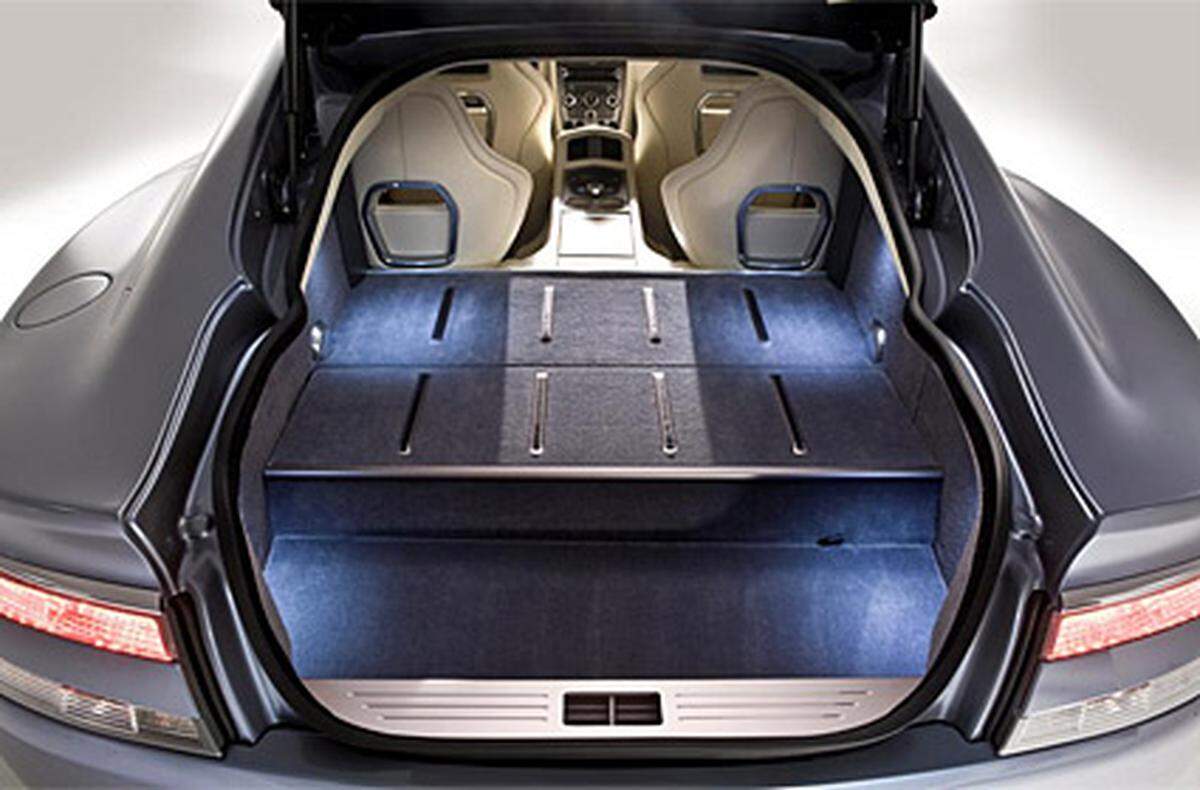Ein Aston Martin für den alltäglichen Gebrauch soll der Rapide sein. Der Kofferraum fasst 301 Liter, bei umgeklappten Rücksitzlehnen sind es immerhin 750 Liter.
