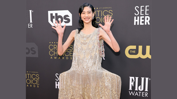 Aufsehen erregt hat allenfalls Squidgame-Star Hoyeon Jung in einer barock anmutenden Kreation von Louis Vuitton.