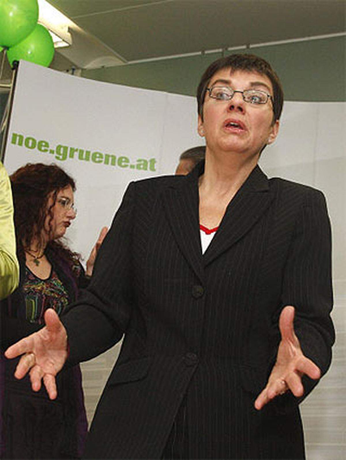 Allein bei den Grünen herrschte etwas Ratlosigkeit. Man hatte das Ergebnis zwar gehalten, war aber weit von der FPÖ überholt worden. Spitzenkandidatin Madeleine Petrovic süffisant: "Wir sind mit einem grünen Auge davongekommen."