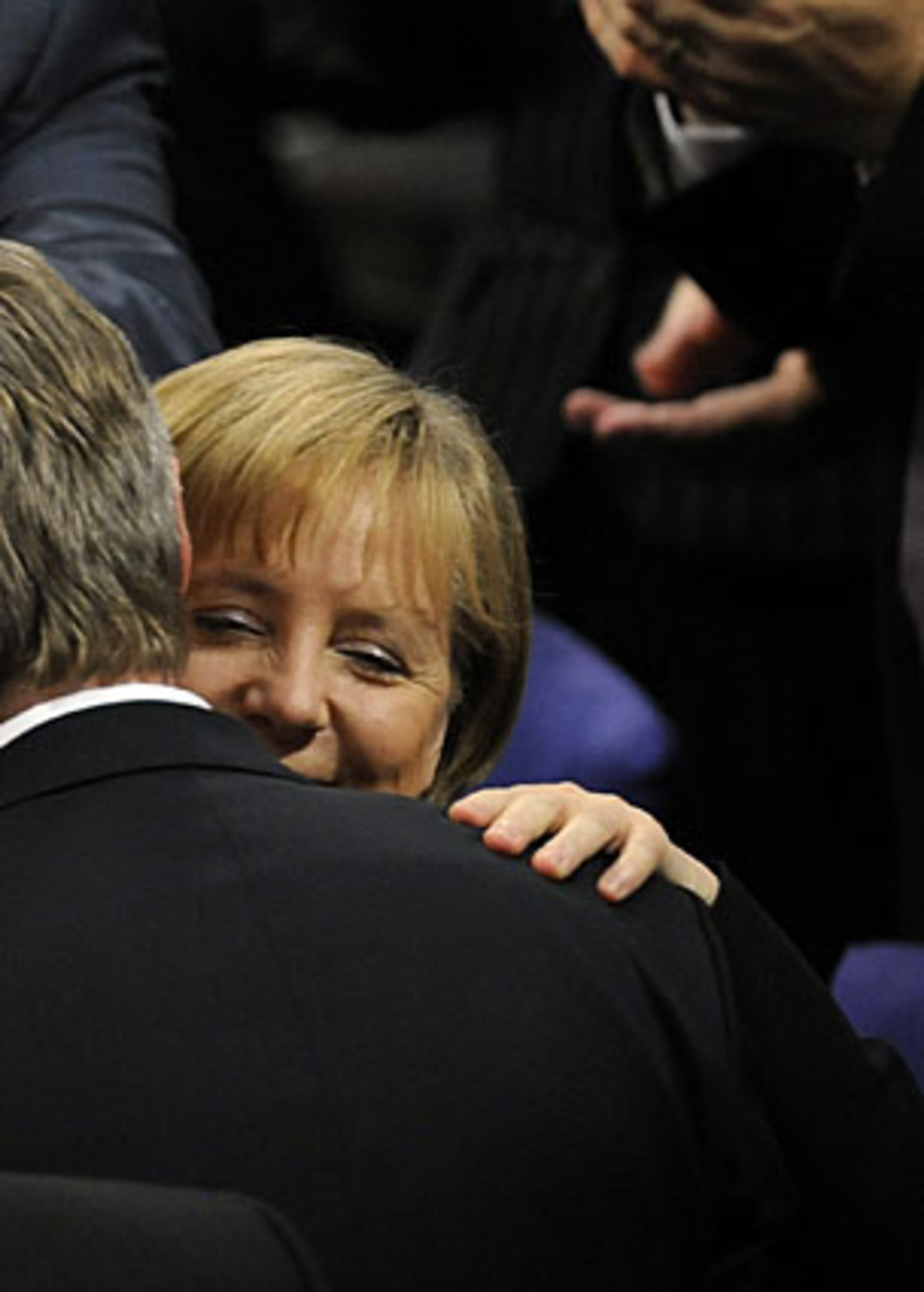 "Ich freue mich von ganzem Herzen." Deutschland bekomme mit Wulff "einen sehr guten Bundespräsidenten". Kanzlerin Merkel nach dem dritten und für ihren Kandidaten Wulff erfolgreichen Wahlgang.