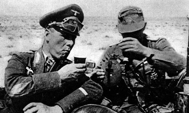 Erwin Rommel (links)