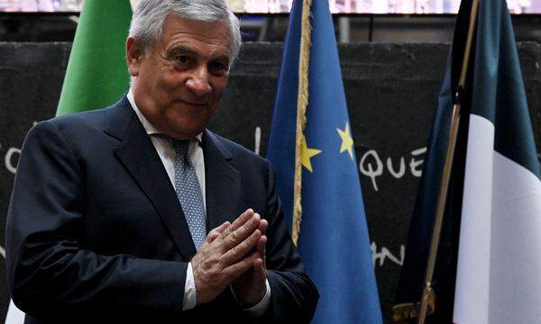 Tajani will die Regierungspartei Forza Italia als neuer Chef aus der Krise führen. 