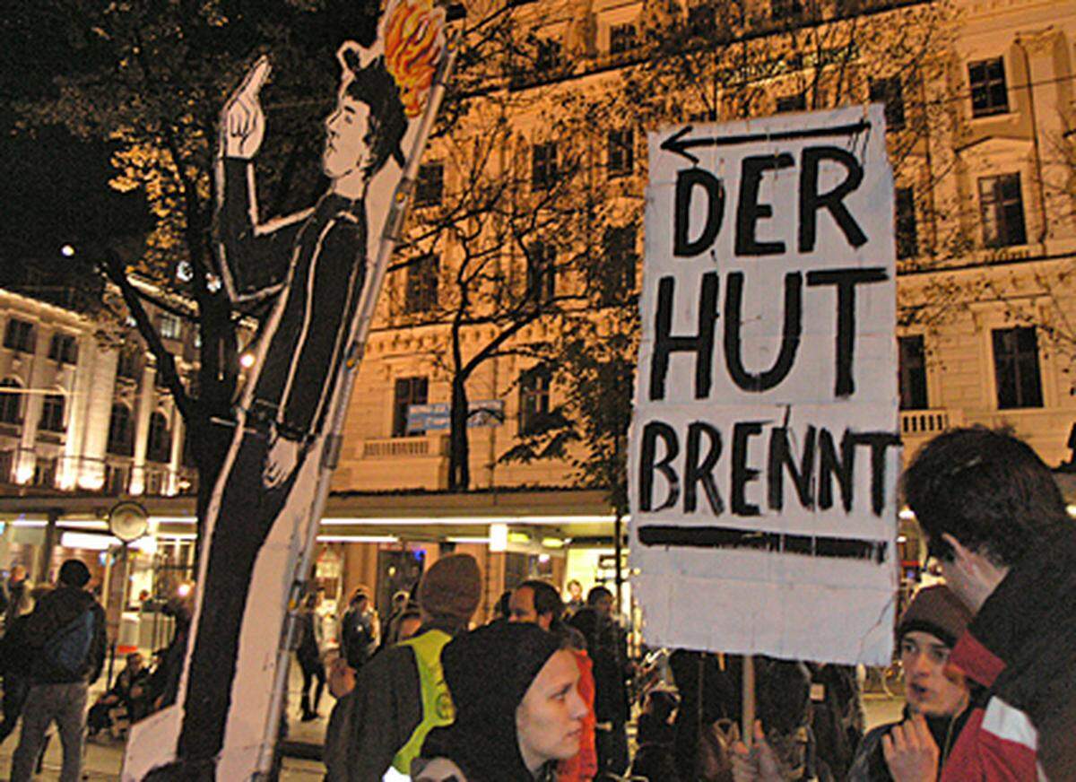 Die Demonstranten stellten aber auf jeden Fall klar, dass für sie im Bereich der Bildungspolitik "der Hut brennt".