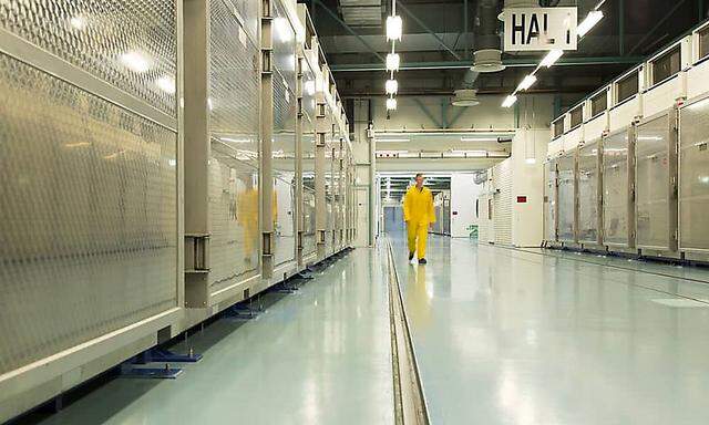 Ein Archivbild aus November 2019 der iranischen Atomenergiebehörde aus dem Komplex in Qom, wo Uran angereichert wird.