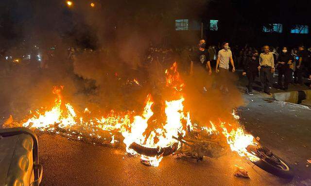 Dem Bericht zufolge gab es über die Hauptstadt Teheran hinaus Proteste in mehr als 160 Städten.