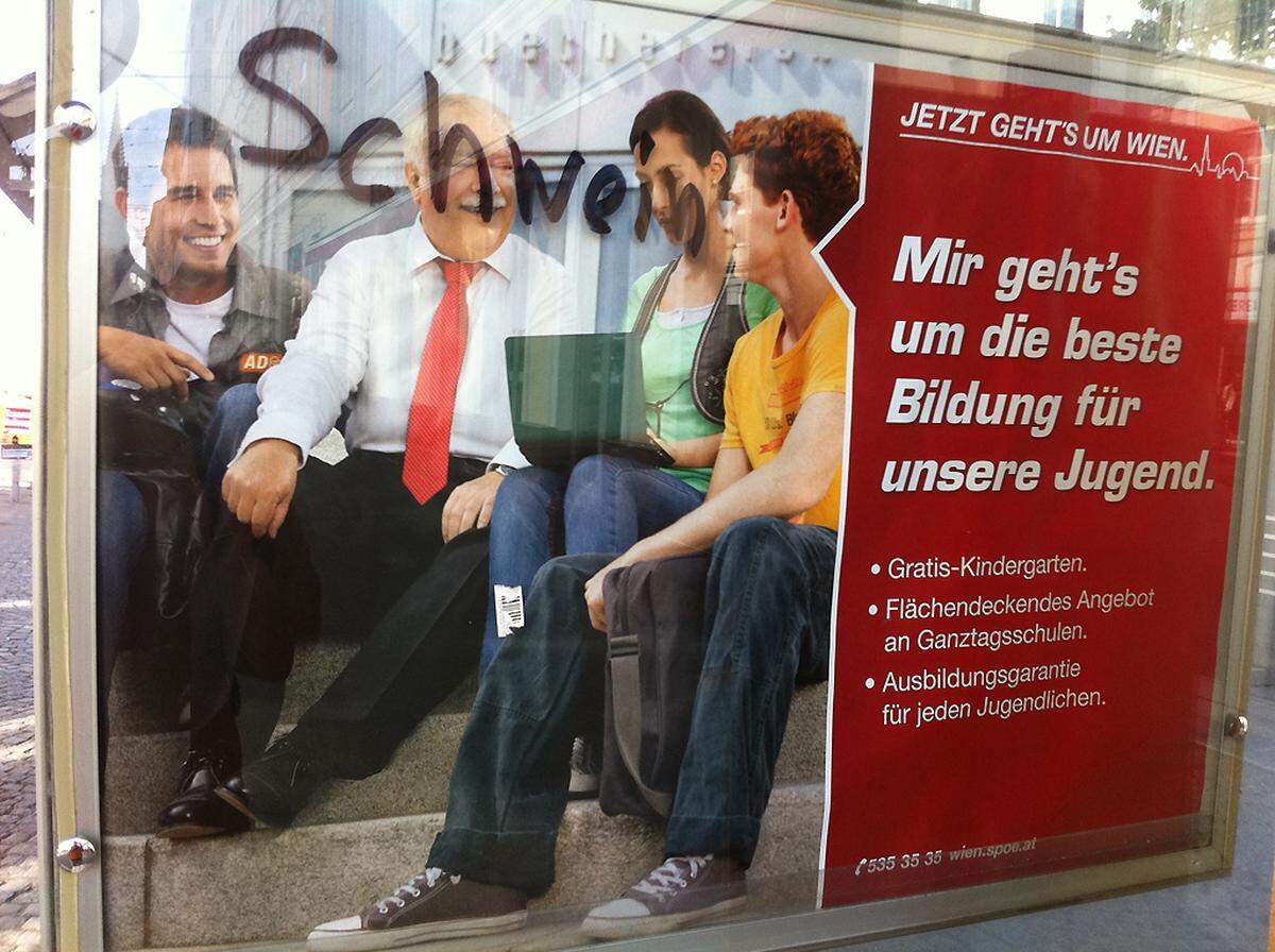 Parteien sprechen allerdings eher von "Sachbeschädigung". Graffiti auf Wahlplakaten gibt es in vielen Ausformungen.