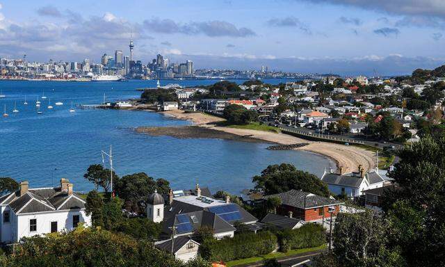 In Auckland, der größten Stadt Neuseelands, haben sich die Immobilienpreise binnen zehn Jahren fast verdoppelt. Dem will die Regierung nun gegensteuern.