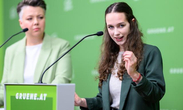 Grünen-Generalsekretärin Olga Voglauer und EU-Spitzenkandidatin Lena Schilling