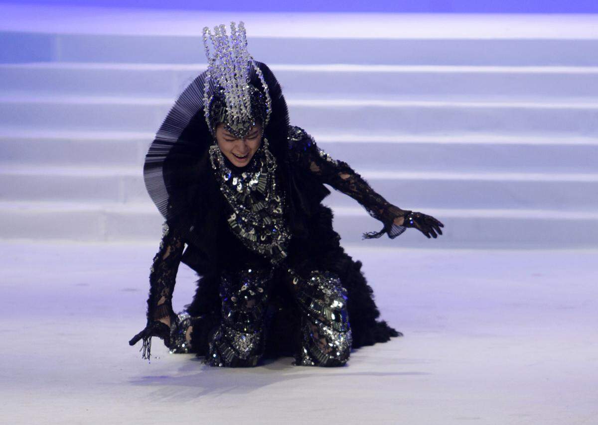 Schmerzhaft sah dieser Fall, ebenfalls bei der Fashion Week in Peking, aus.