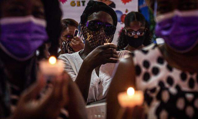 Mahnwache zu Ehren des ermordeten haitianischen Präsidenten Jovenel Moïse im Viertel Little Haiti in Miami, Florida. 