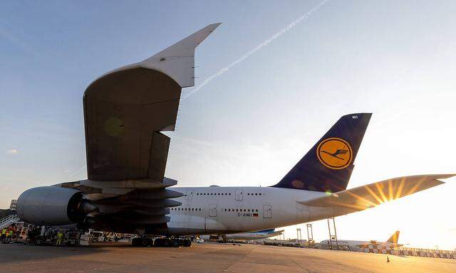 Frankfurter Flughafen am 15. September 2021 Lufthansa Airbus A380 D-AIMH v.l., Auf Wiedersehen Frankfurt! Puenktlich um